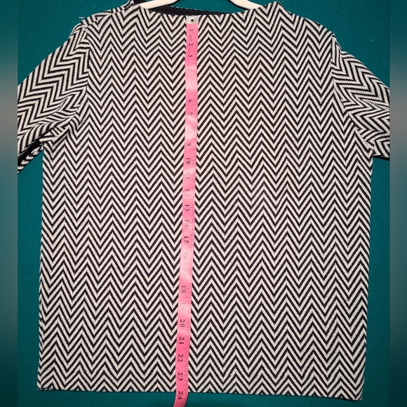 Black and white chevron boat neck knit top - Picture 5 of 5